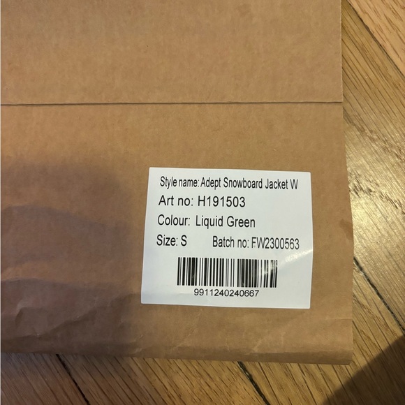 Adept Women’s Snowboarding Jacket - Picture 10 of 11